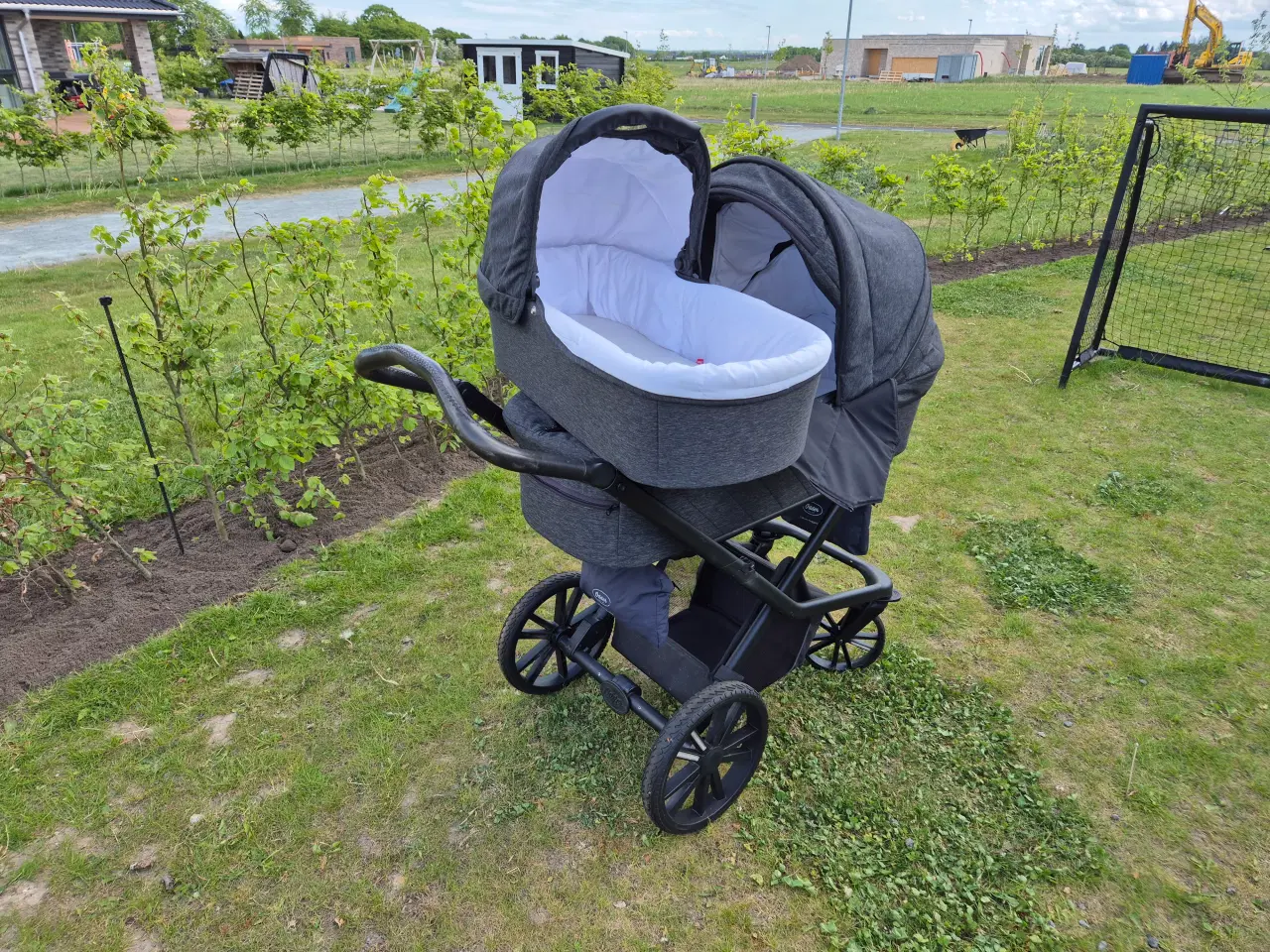 Billede 4 - Odder Vida barnevogn – inkl. lift og madrasser