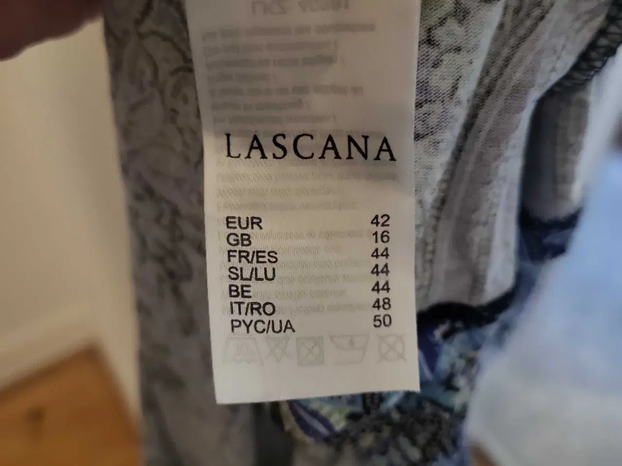 Billede 8 - Lang Blå Kjole Med Mønstre