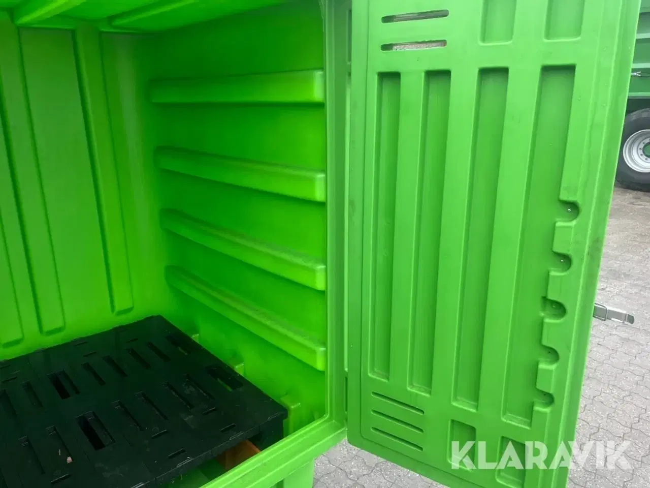 Billede 11 - Kemiskab/beholder