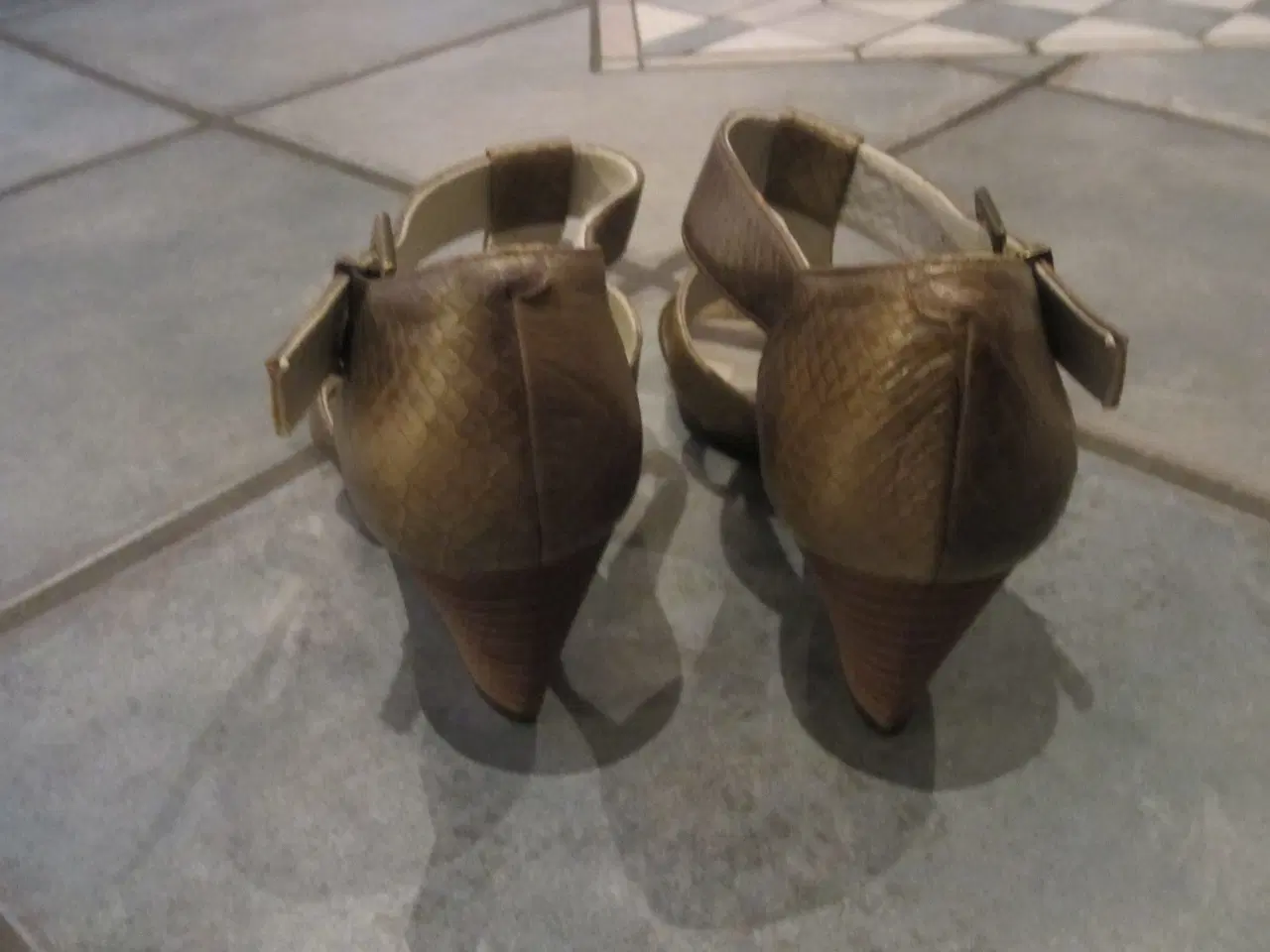 Billede 4 - Flotte sandaler fra Billibi i str. 38