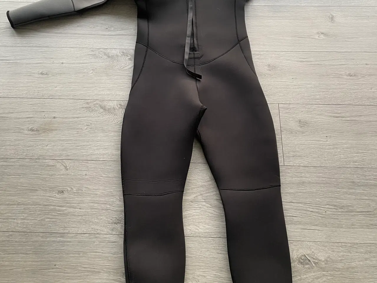 Billede 2 - Våddragter nye 