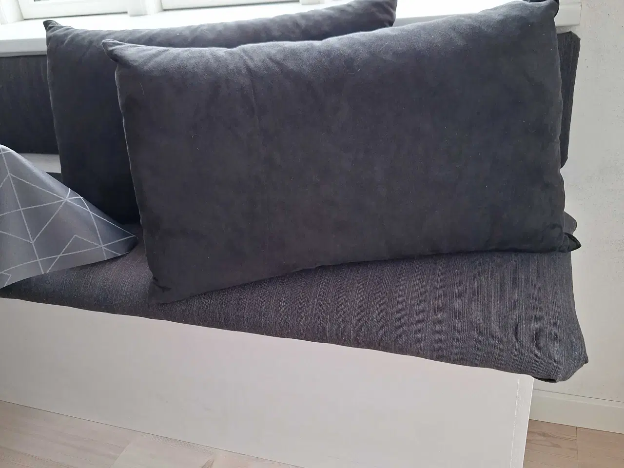 Billede 3 - Sort sovesofa sælges