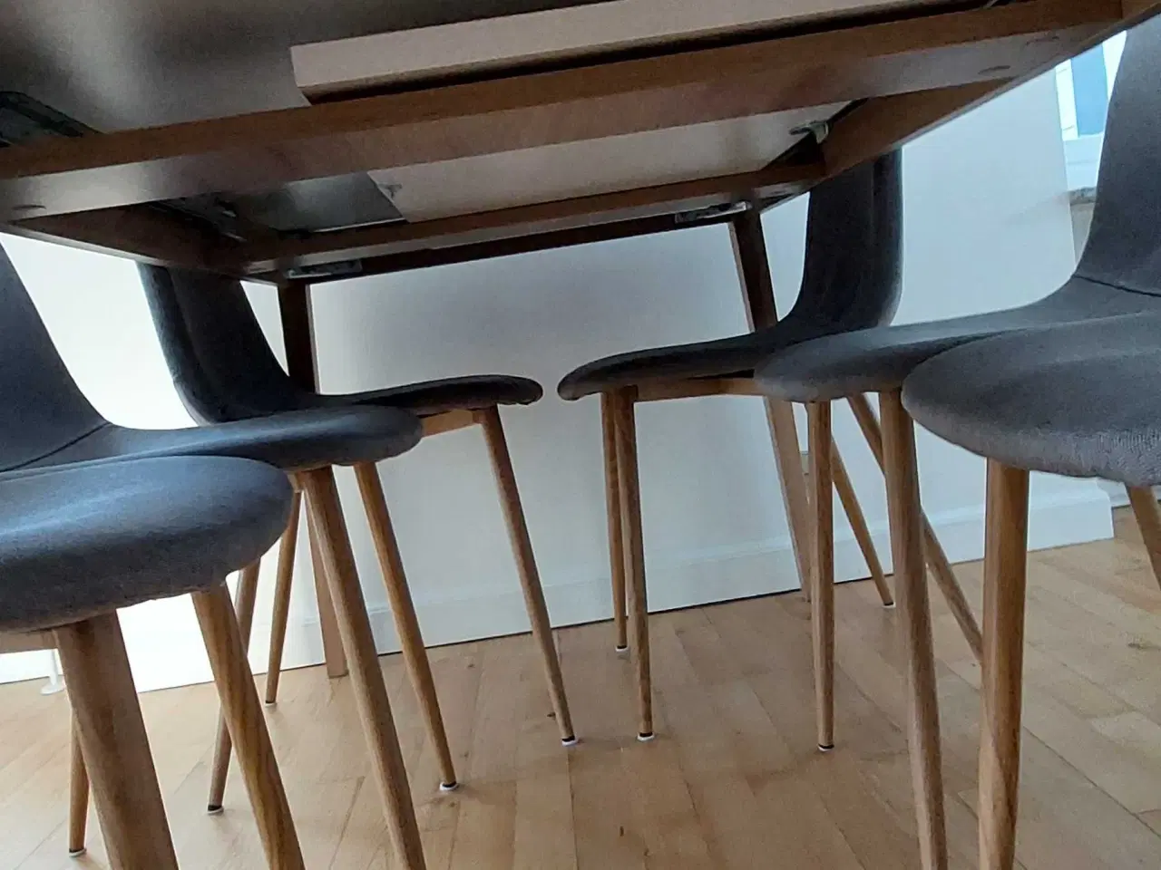 Billede 2 - Spisebordssæt med 6 stole