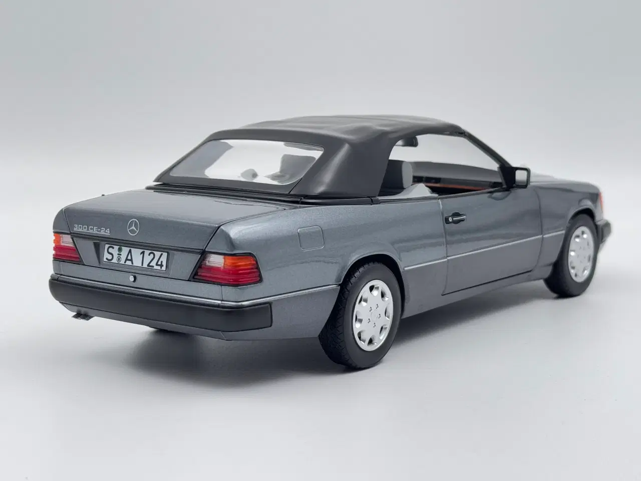 Billede 4 - 1991 Mercedes 300 CE-24 Cabriolet 1:18