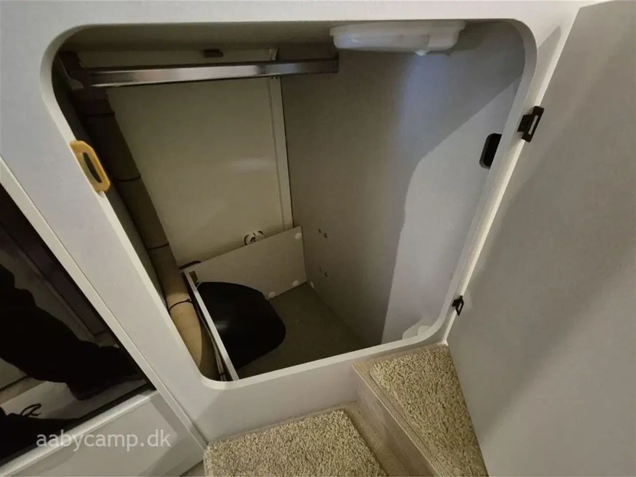 Billede 22 - 2023 - Bürstner Lineo T690 G   Automatgear. solcelle. 2x batterier. inverter. maxfann. Fyldegas. kompressor køleskab. Avara alarm system. anhængertræk. elektrisk indgangstrin.