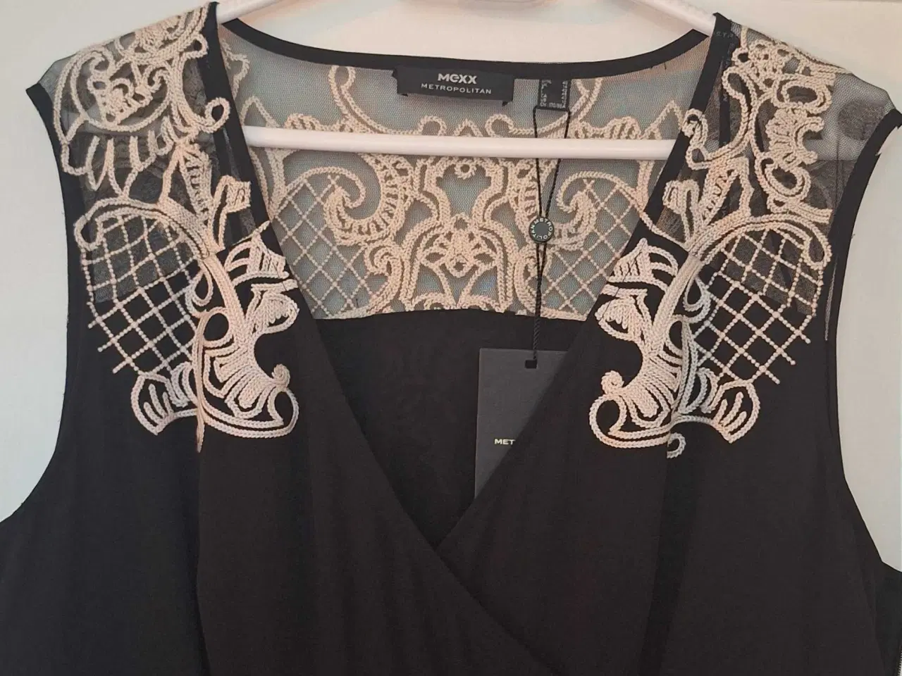 Billede 3 - Sort ærmeløs kjole 