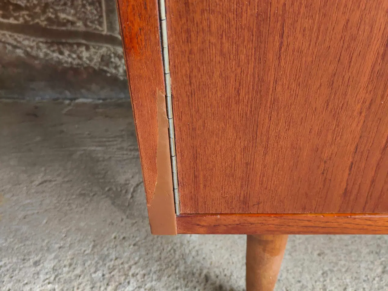 Billede 4 - Mindre lav teaktræs skænk med skuffer og låge