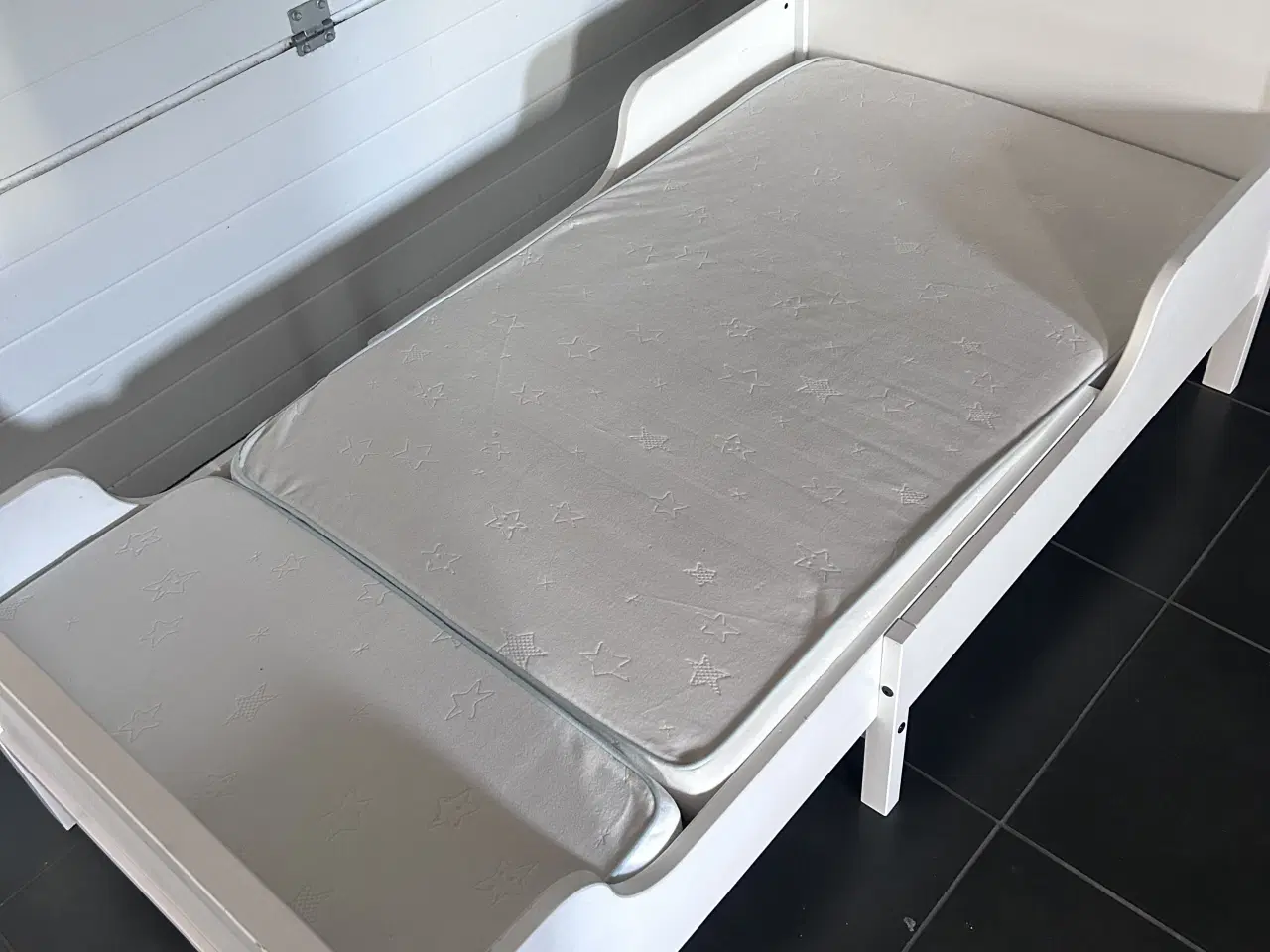 Billede 1 - Ikea udtræksseng incl. madres og sengehest