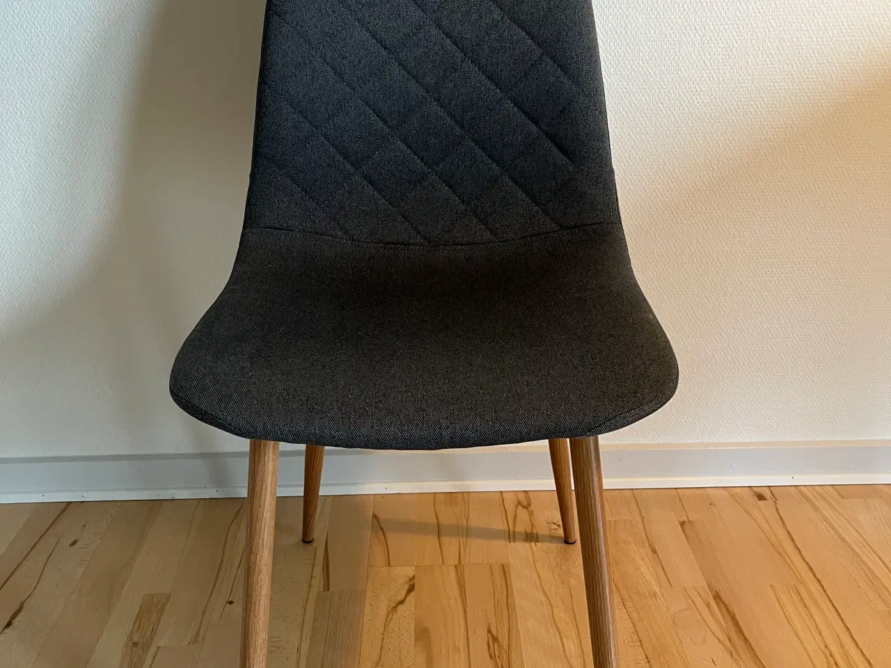 Billede 10 - Spisebord m. 6 stole