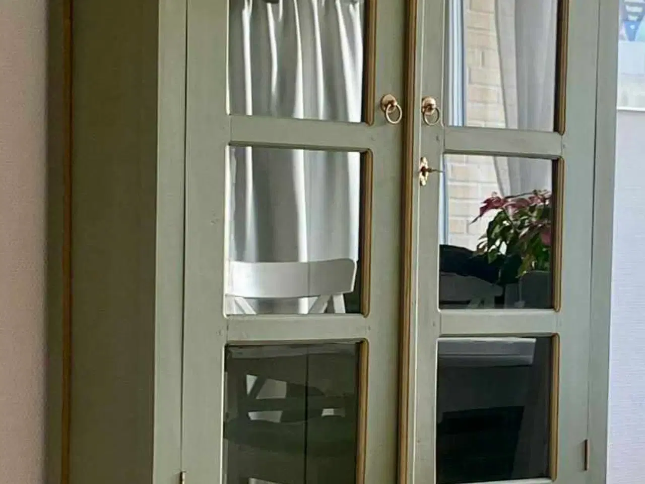 Billede 2 - RESERVERET - Smukt ældre nyistandsat vitrineskab