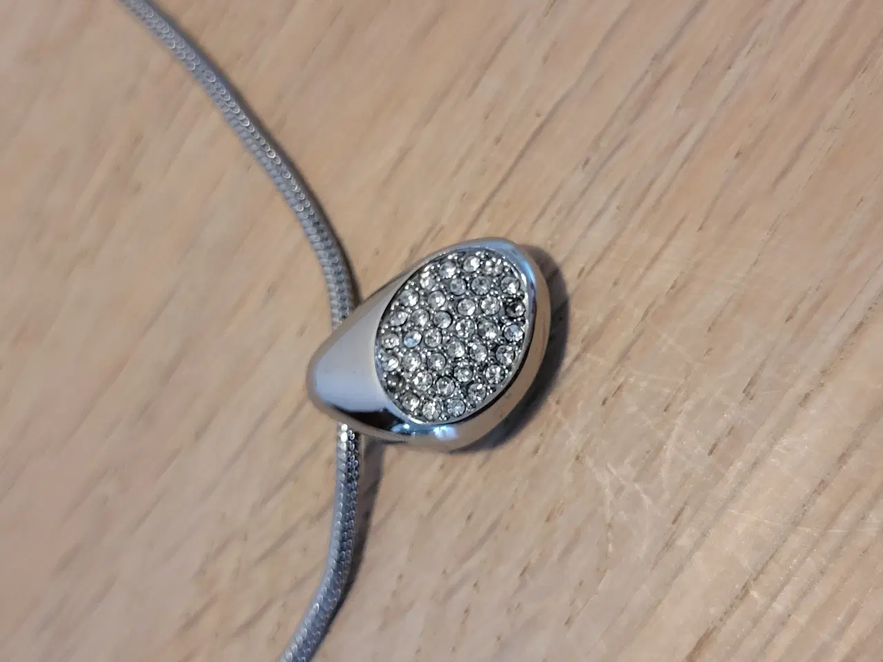 Billede 2 - Flot halskæde med krystaller fra Skagen Design