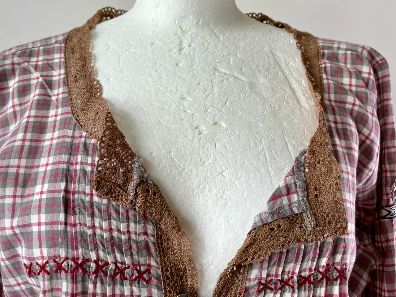 Billede 2 - Odd Molly, ternet bluse, str. 40