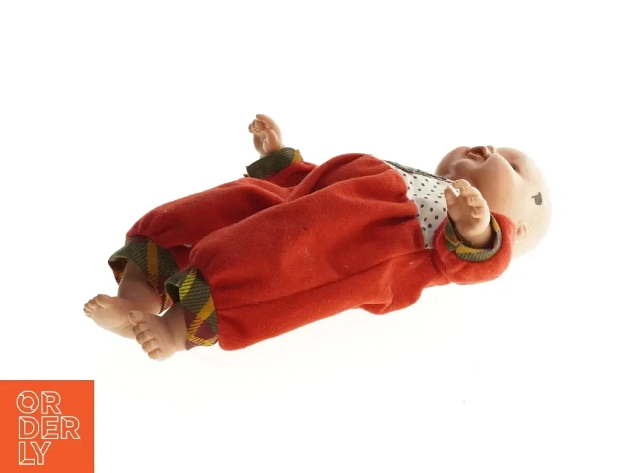 Billede 2 - Dukke i rødt tøj (str. 29 cm)