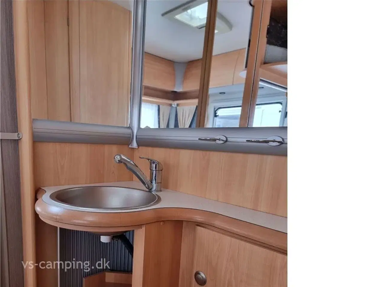 Billede 6 - 2005 - Home-Car Racer Spirit 45 VELHOLDT CAMPINGVOGN TIL SMÅ PENGE MED RUNDSIDDEGRUPPE OG FRANSK SENG.