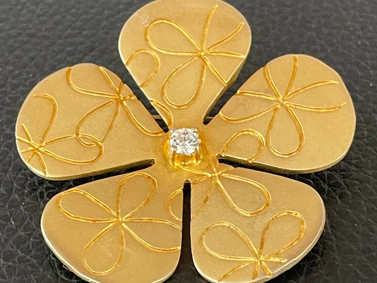 Billede 1 - Stor Guld blomst t. halskæde el. broche