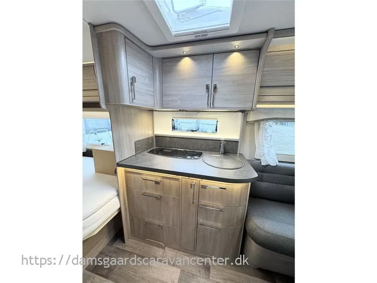 Billede 8 - 2023 - Kabe Briljant 470 XL   Franskseng-Alde-Gulvvarme-Mover-Telt