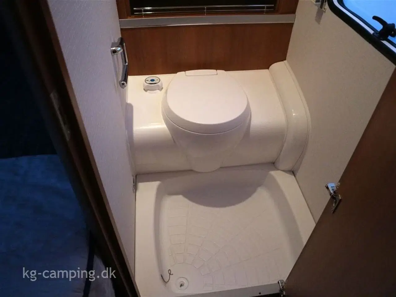 Billede 9 - 2012 - Fendt Bianco 465 SFB Meget velholdt rejsevogn med stor lasteevne. Leveres med Isabella Sun Shine og mover.