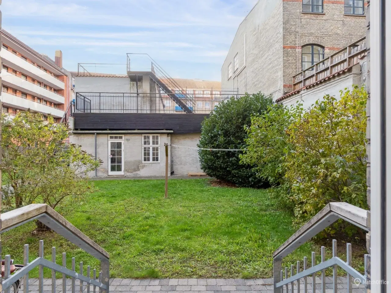 Billede 17 - Flot butik/klinik/Coffee shop med store facadevinduer –