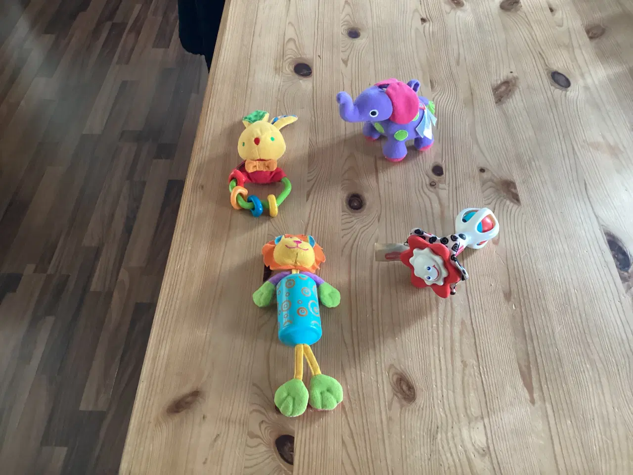 Billede 8 - Baby Legetøj og Til Barnevognen.
