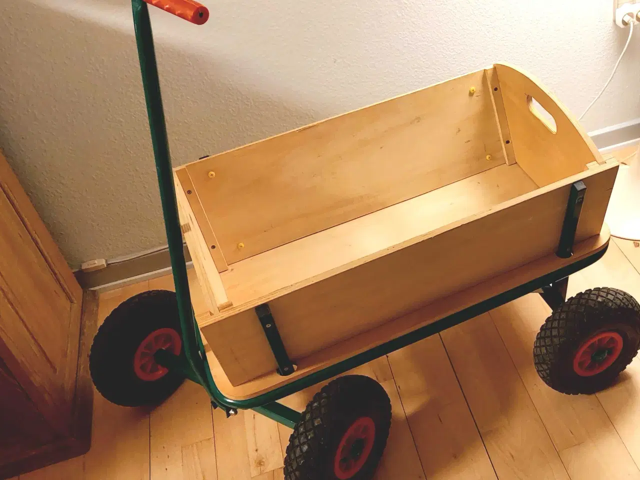 Billede 1 - Pæn trækvogn med trækasse 