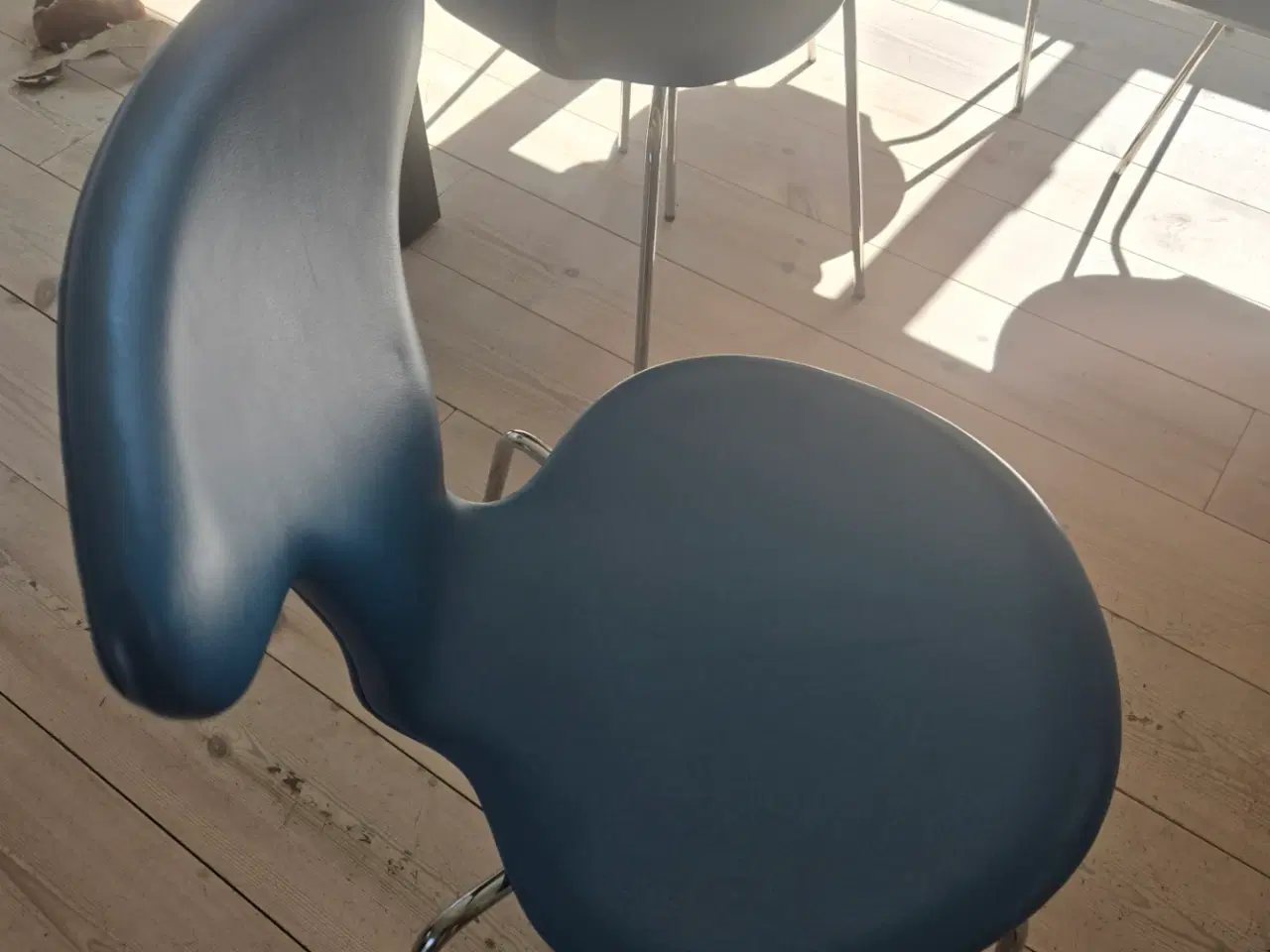 Billede 5 - Spisebord fra Ansager. 215 cm + 4 tillægsplader.