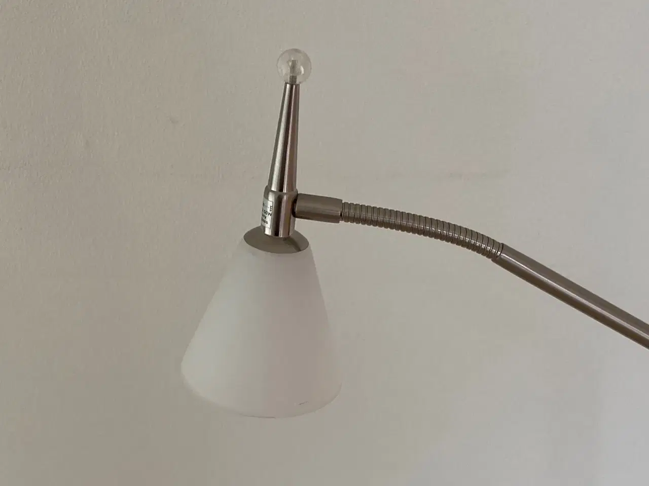 Billede 4 - Dejlig standerlampe med lille hoved