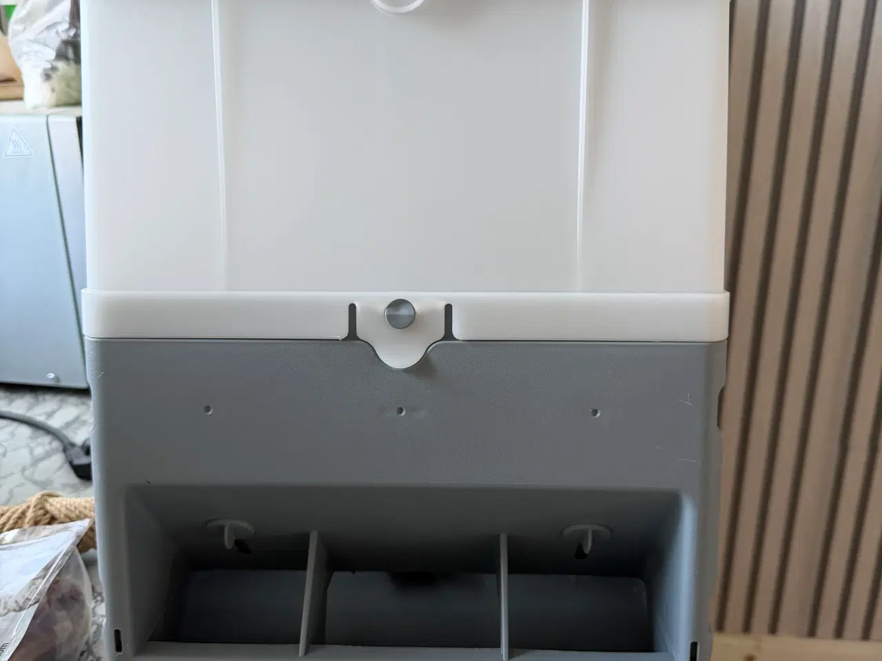 Billede 2 - Foderautomater og en vand 