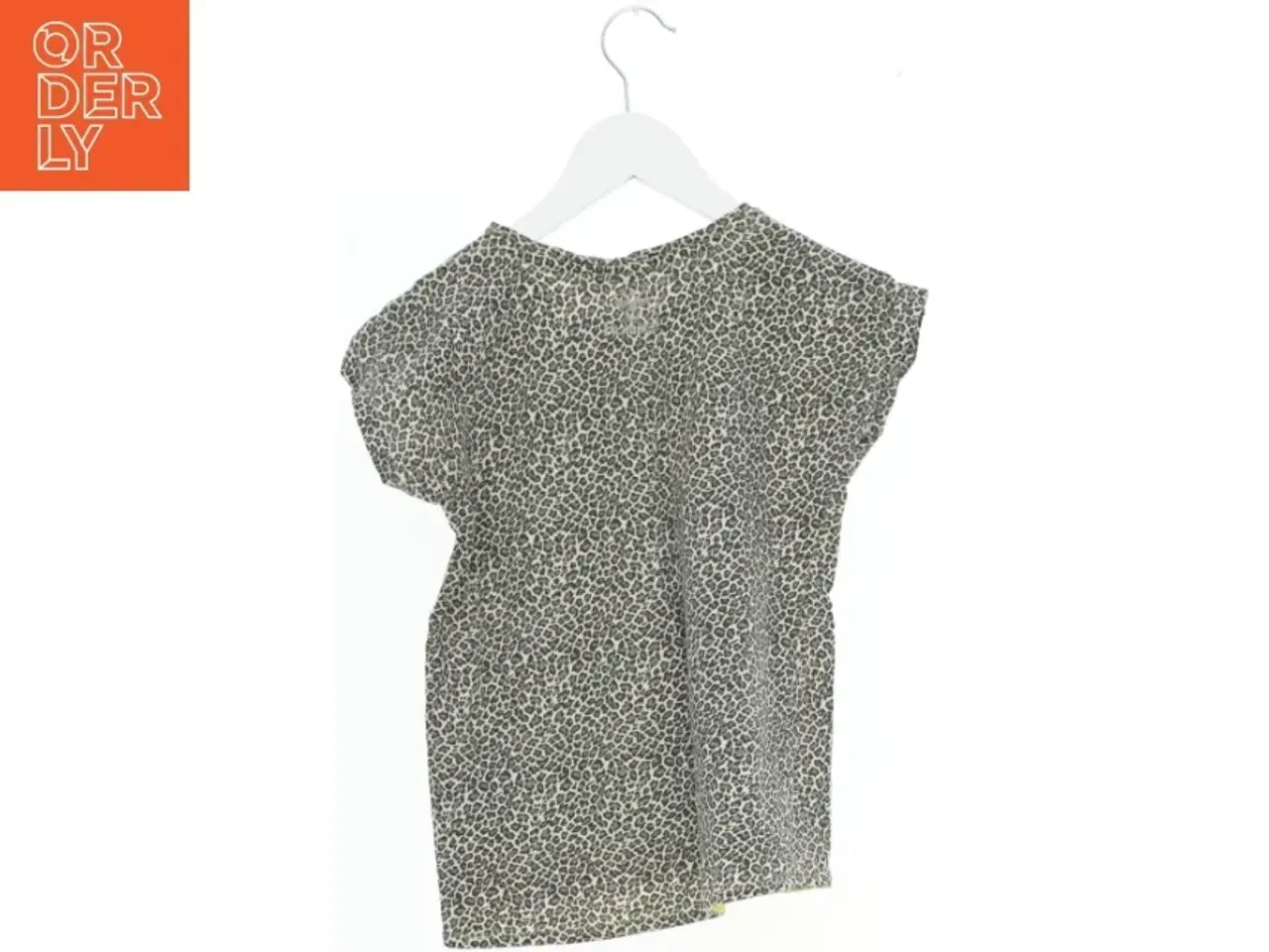Billede 2 - Leopardprint T-shirt med glittermotiv fra Hummel (str. 128)