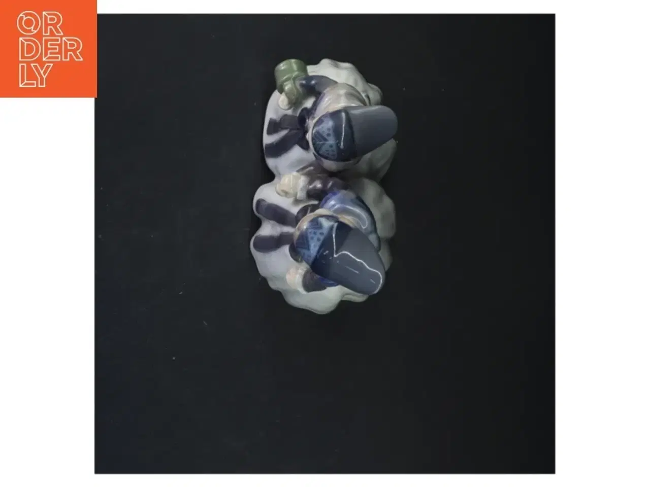 Billede 3 - Porcelænsfigur af to amagerpiger fra Royal Copenhagen (str. 19x17 cm)