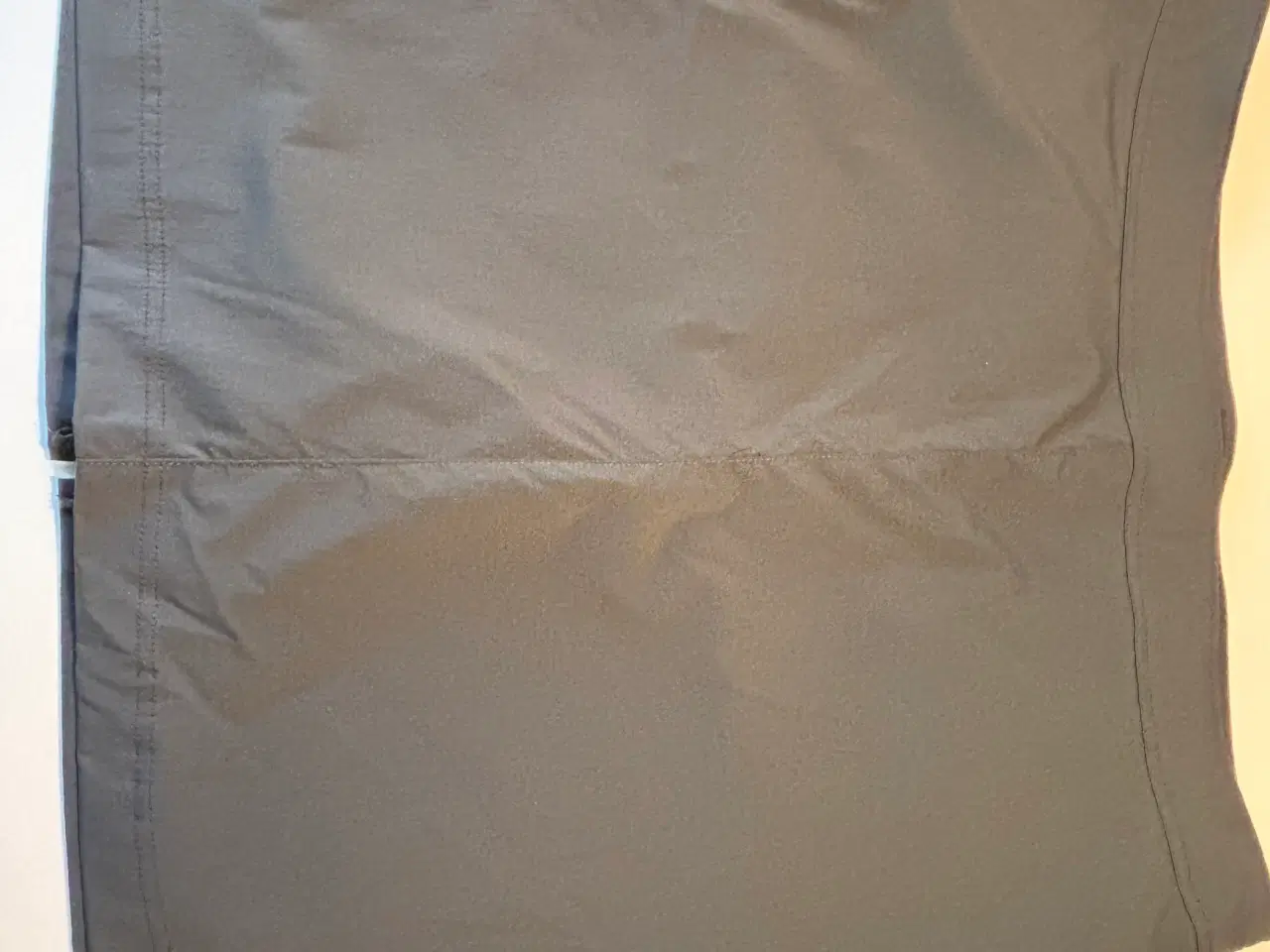 Billede 2 - Vandrenederdel med indbyggede tights sort aldrig 