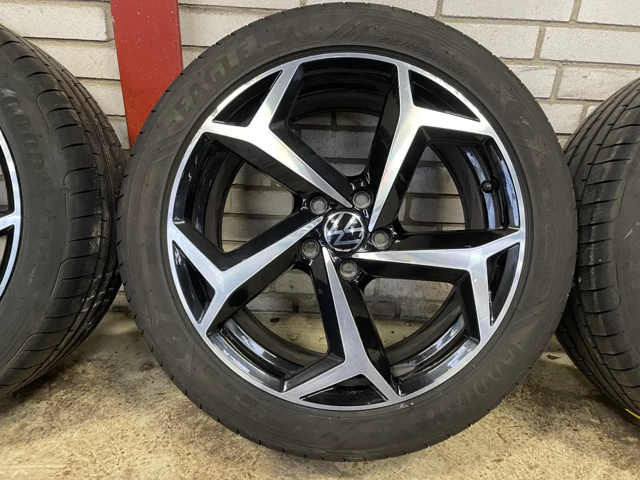 Billede 5 - 18 VW Passat 235/45r18 Ref.271 sommer