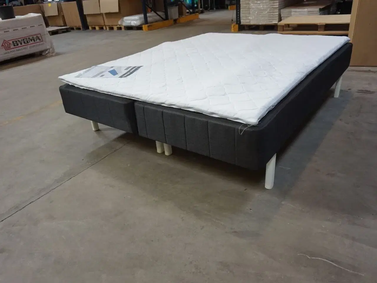 Billede 2 - Huma Premium Boxseng med træben og topmadras 160x200 cm