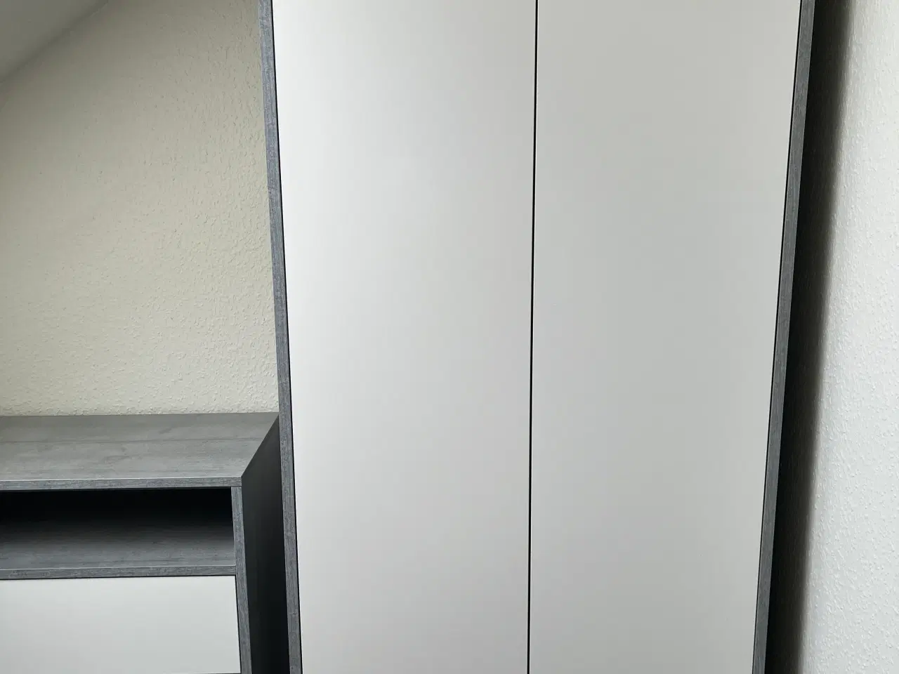 Billede 1 - Kommode, skab og skrivebord 