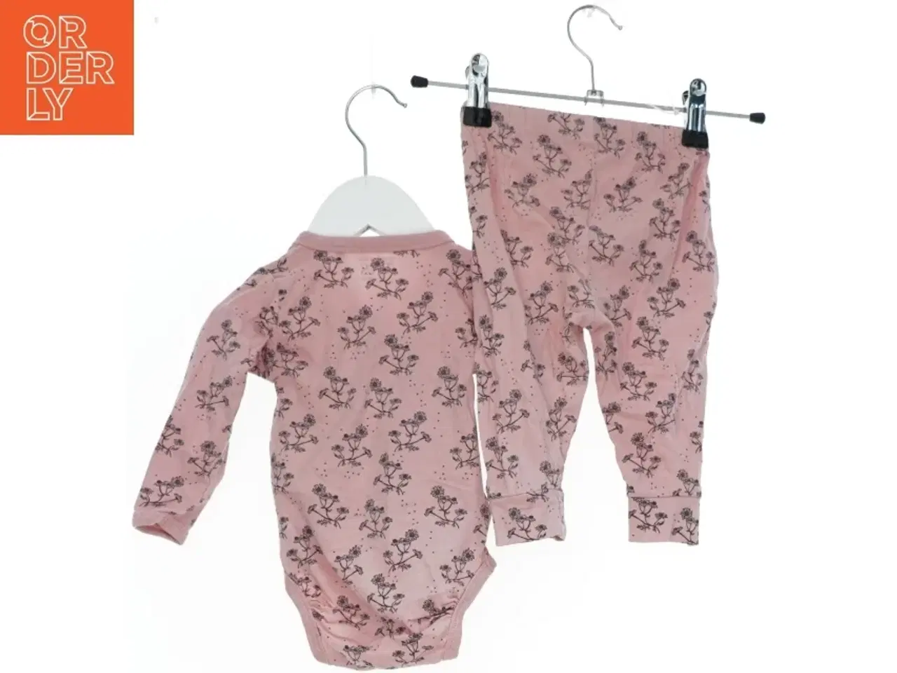 Billede 2 - Lyserødt blomsterprint baby sæt fra VRS (str. 68)