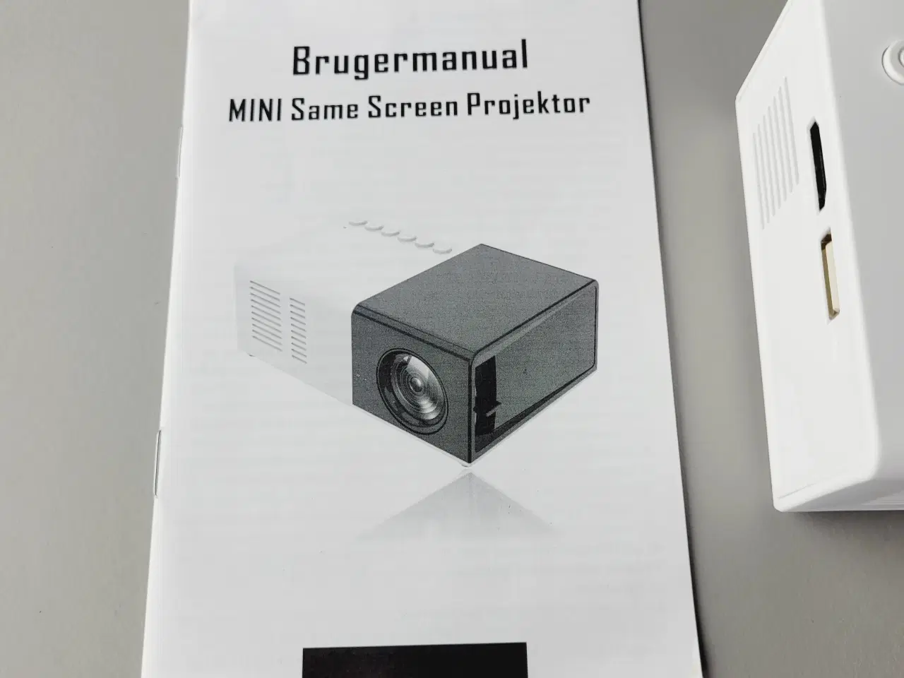 Billede 4 - ⭐️. 🎥 HD LED Mini Projektor – Kompakt og Effektiv