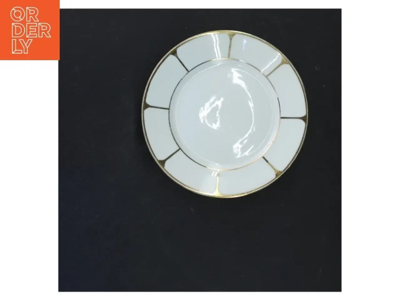 Billede 2 - Porcelæn desserttallerkener med guldkant (str. Ø 16 cm)