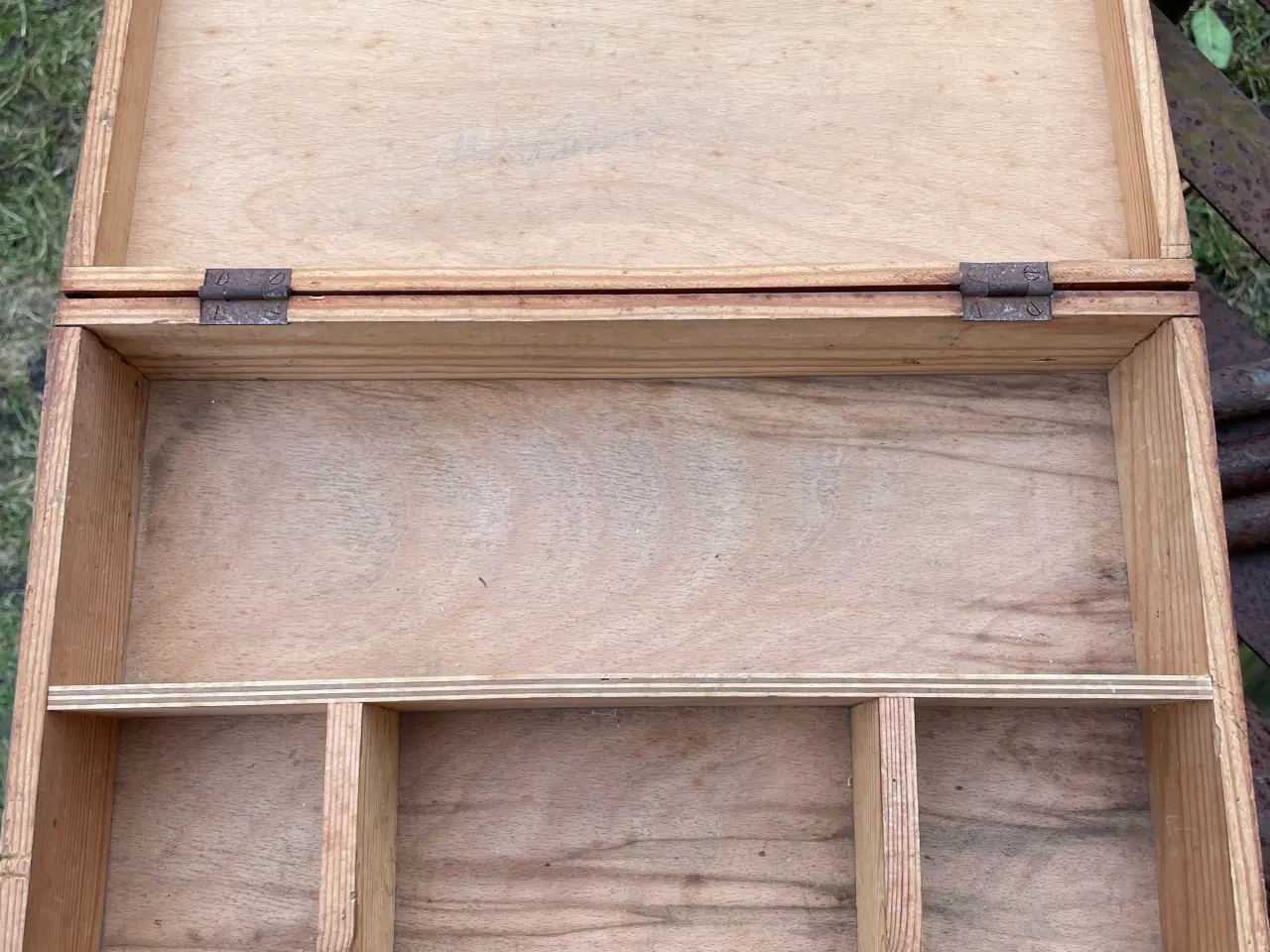 Billede 2 - Trææske med 4 rum.