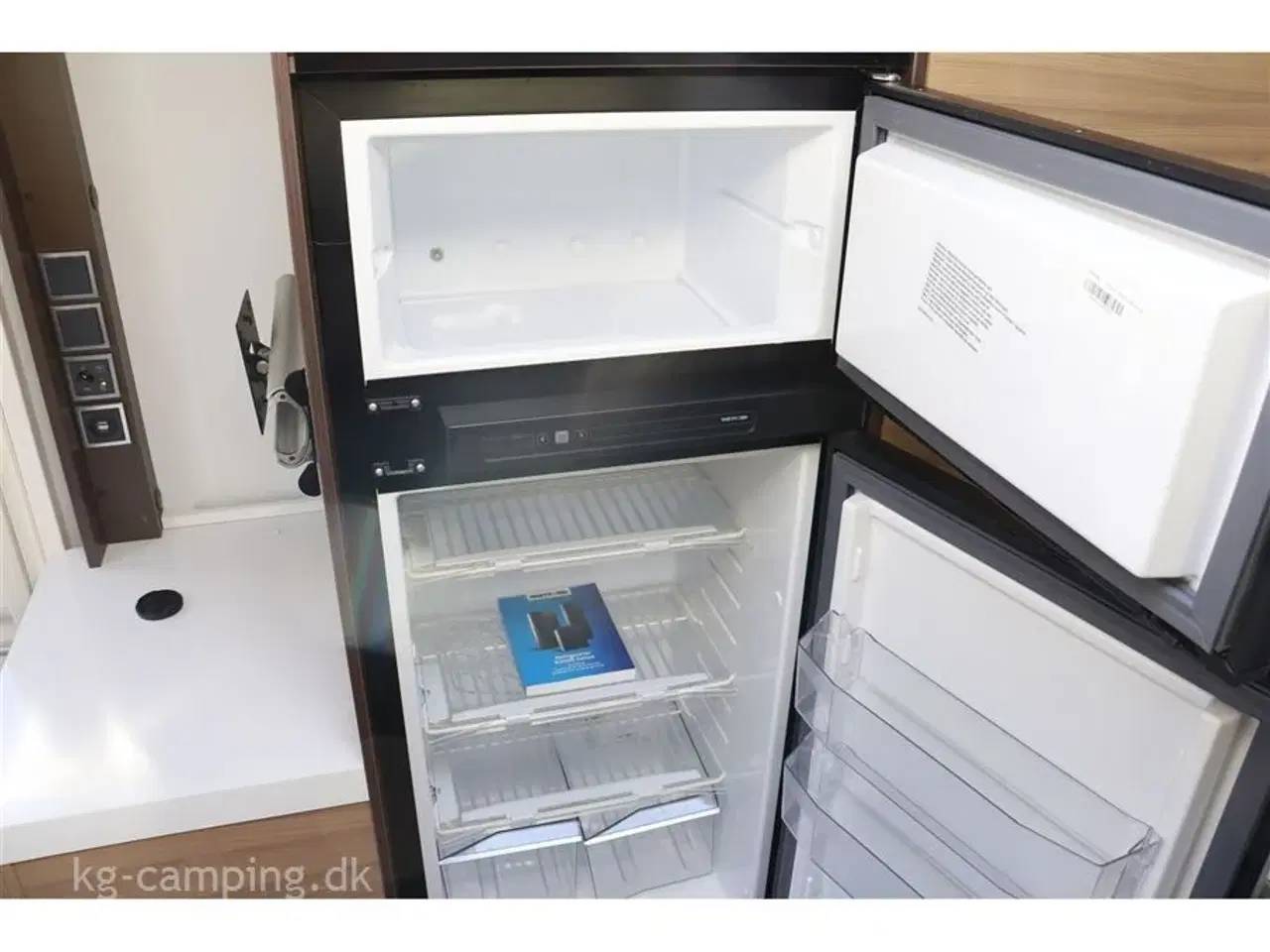 Billede 10 - 2019 - Adria Alpina 573 UP   Velholdt Luksus Vogn med kæmpe rundsiddegruppe. ALDE centralvarme.