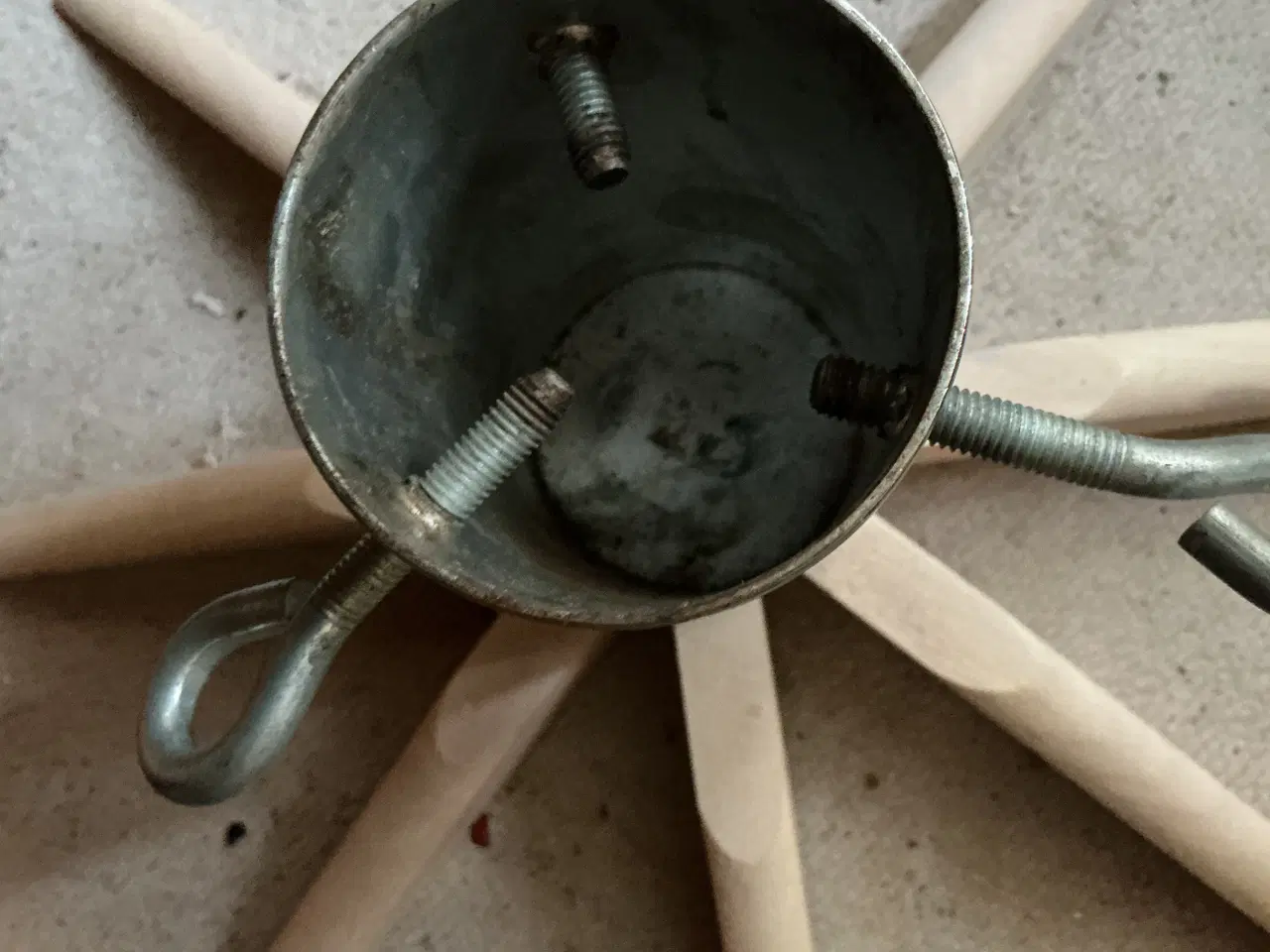 Billede 3 - Juletræsfod i bøg fin stand sælges.