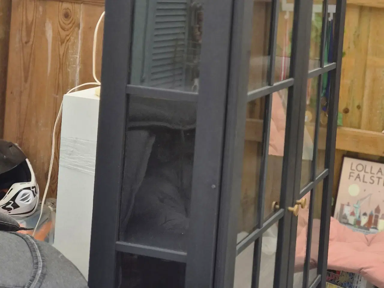 Billede 2 - Vitrine skab med glas i begge låger og sider –