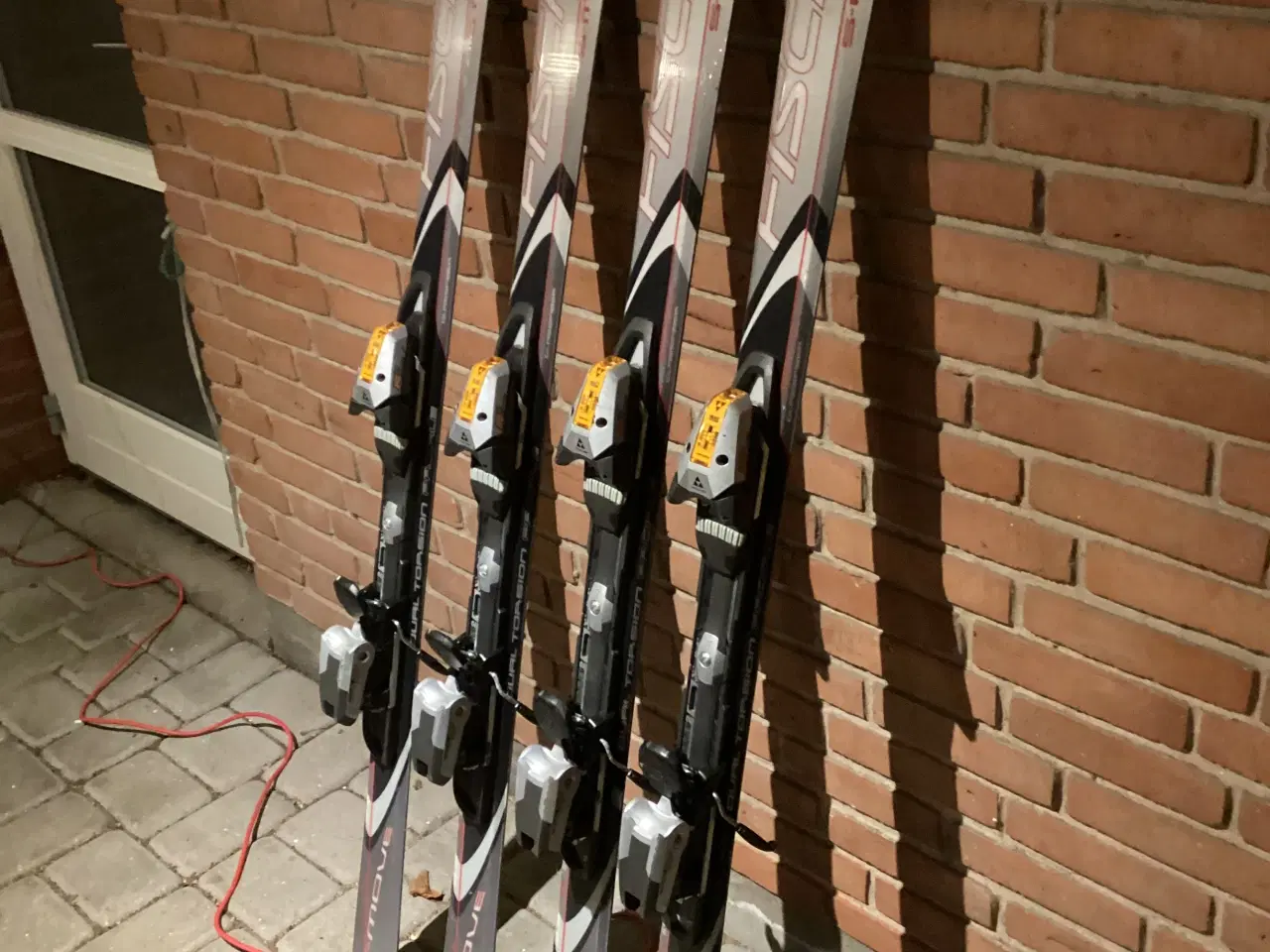 Billede 2 - Meget billigere end at leje. FISCHER Carvingski.