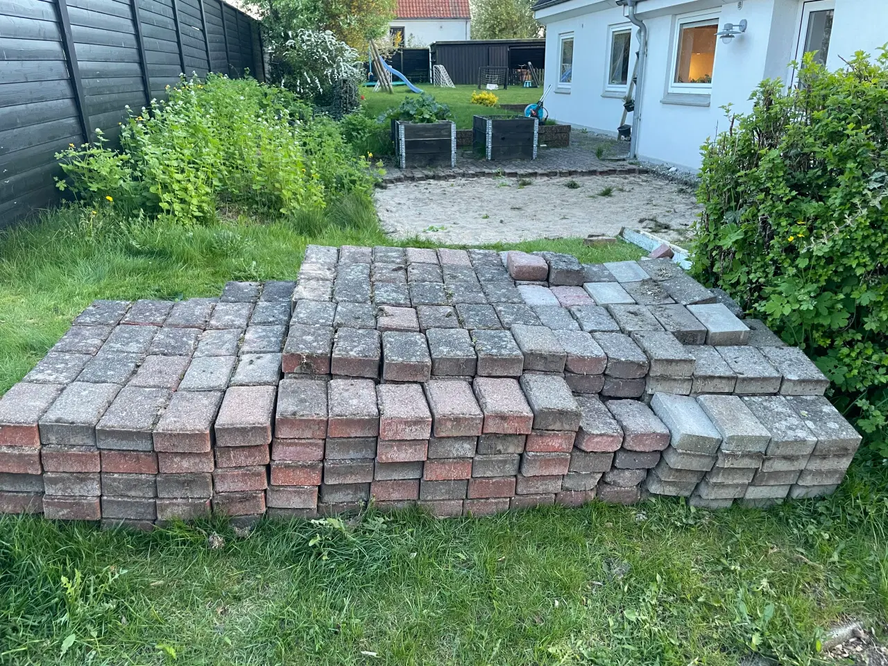 Billede 3 - Gratis fliser (Hjertingsten/Herregårdsten)