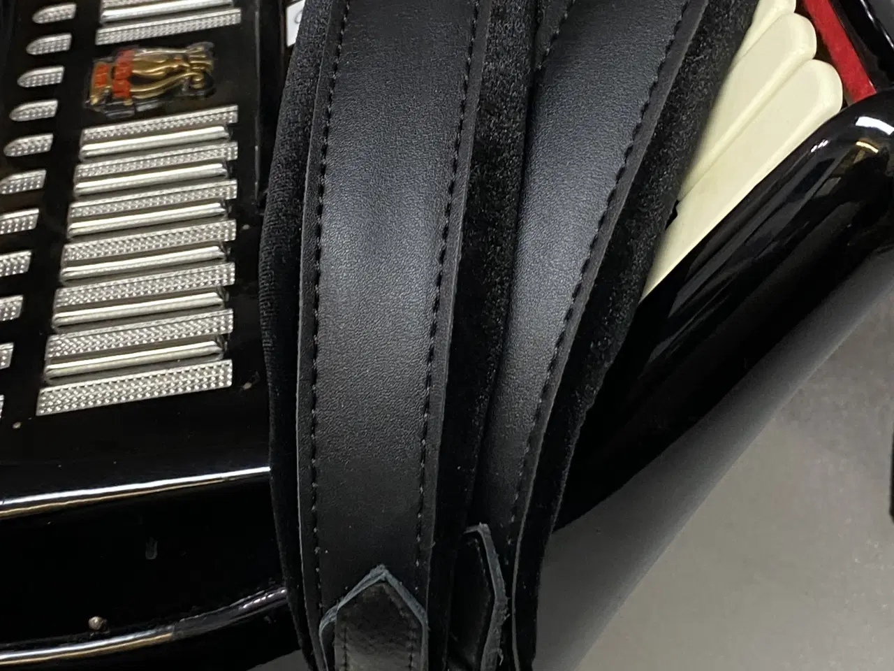 Billede 4 - Perrot harmonika sælges fra samling – nyserviceret