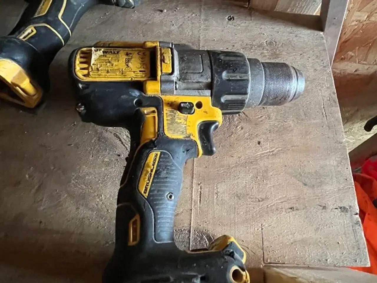 Billede 4 - 6 Stk. Værktøj DEWALT + 4 Batterier, 2 Oplader + Transportks.