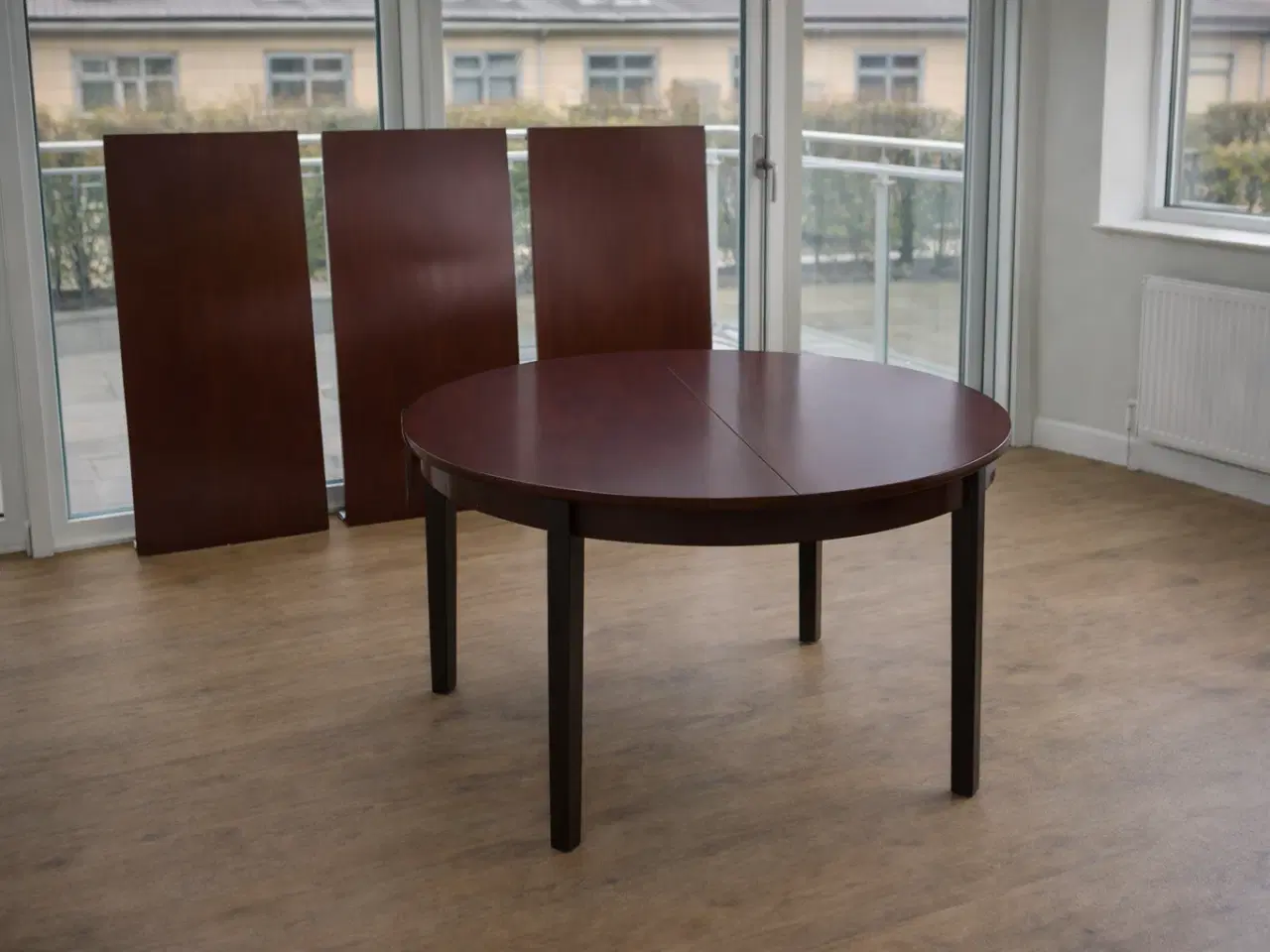 Billede 1 - Retro rundt spisebord med 3 originale tillægsplade