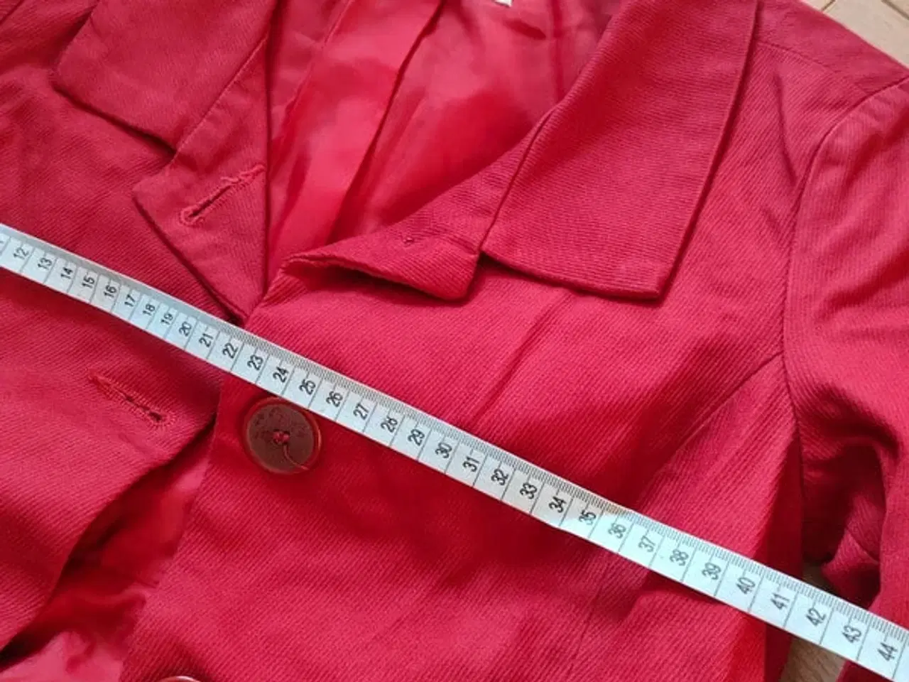 Billede 3 - Cudny czerwony żakiet Bershka rozmiar M