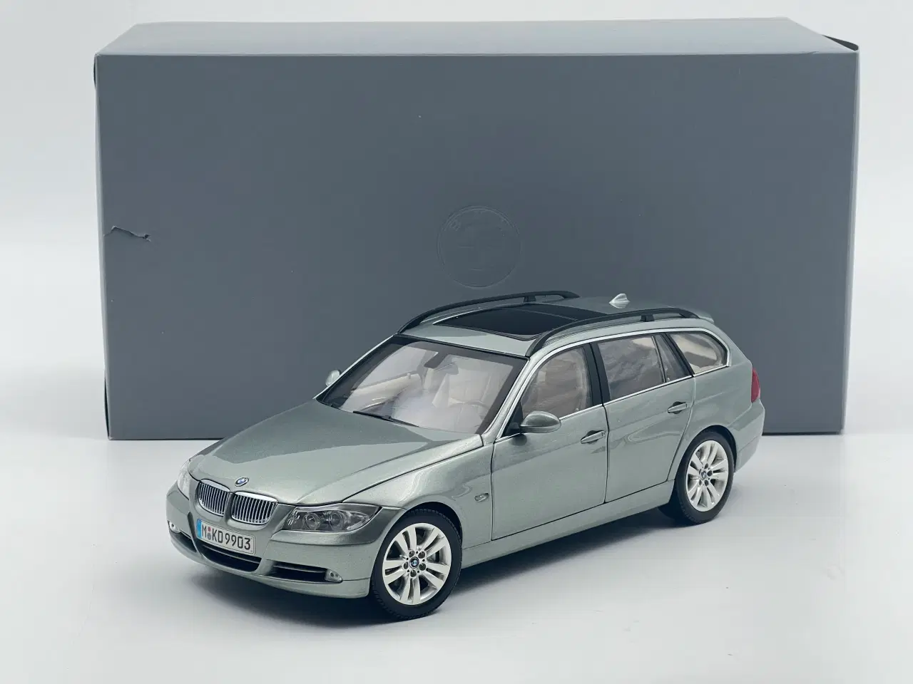 Billede 1 - 2005 BMW 330i Touring E91 - KYOSHO - 1:18