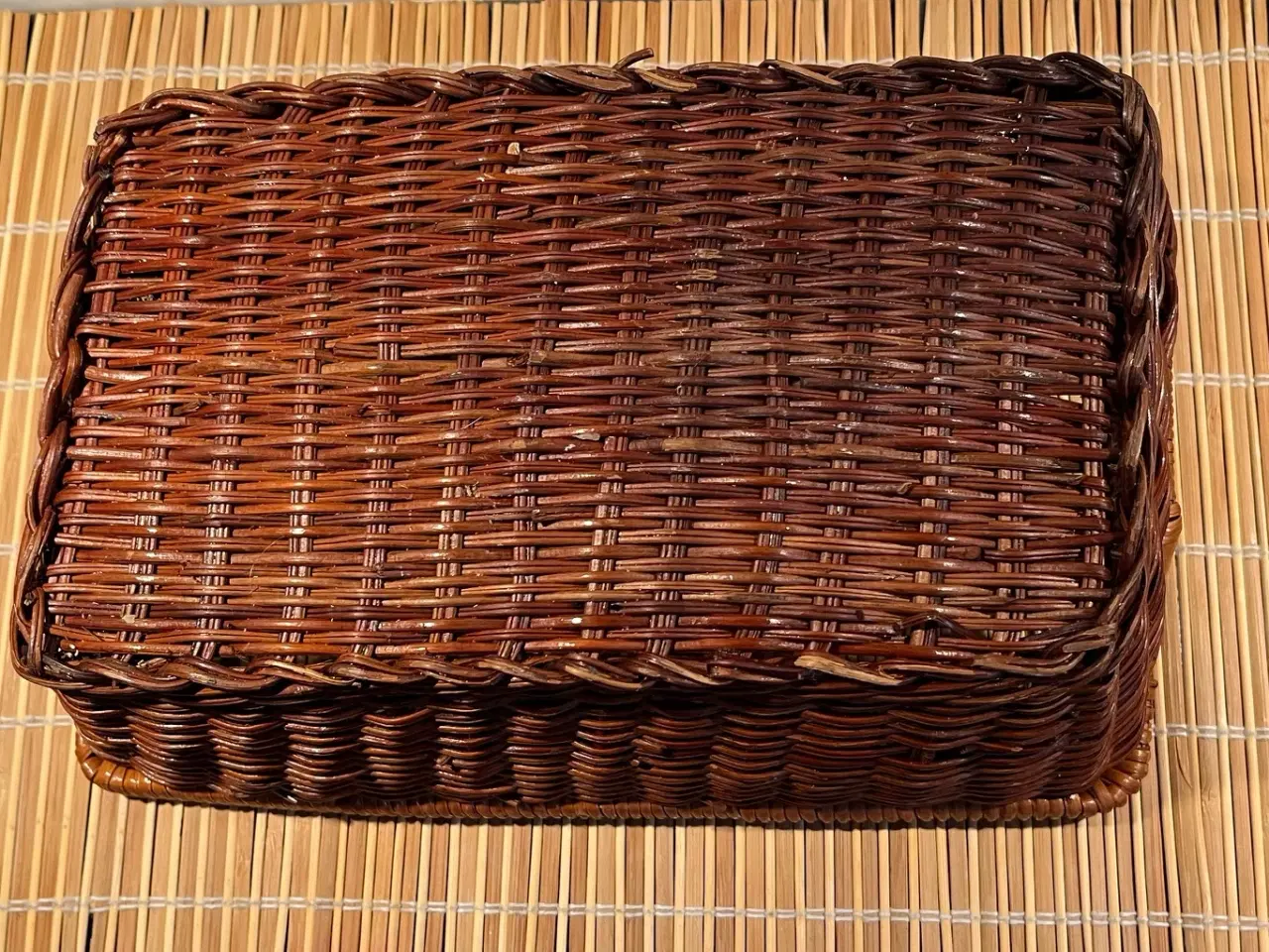 Billede 4 - Rektangulær brun fletkurv flot patina 29x19,5x10cm