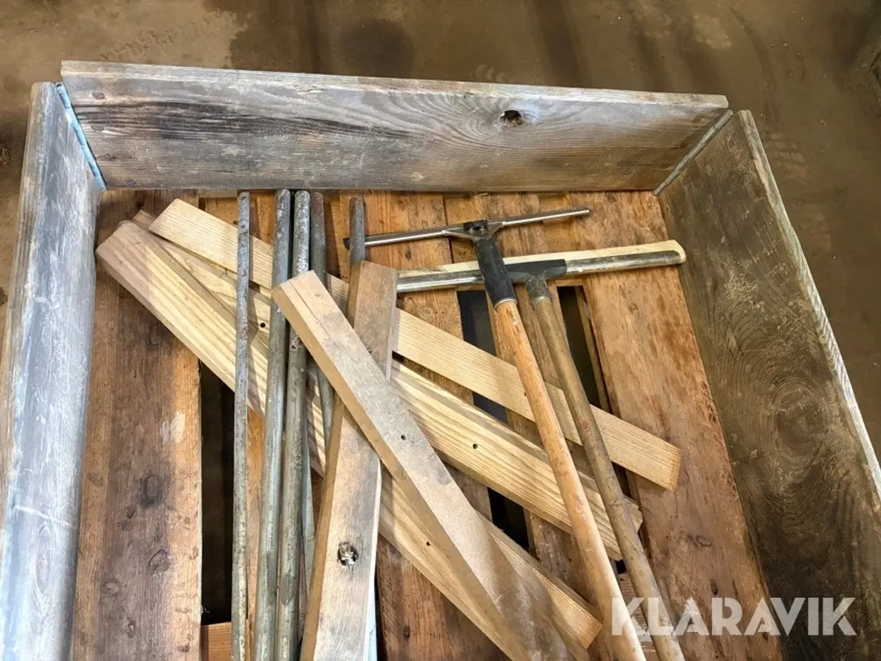 Billede 6 - Lot med koste og retteskinner 2 paller