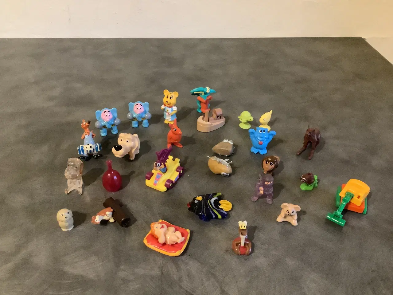 Billede 2 - Ting fra kinderæg fra 1980er